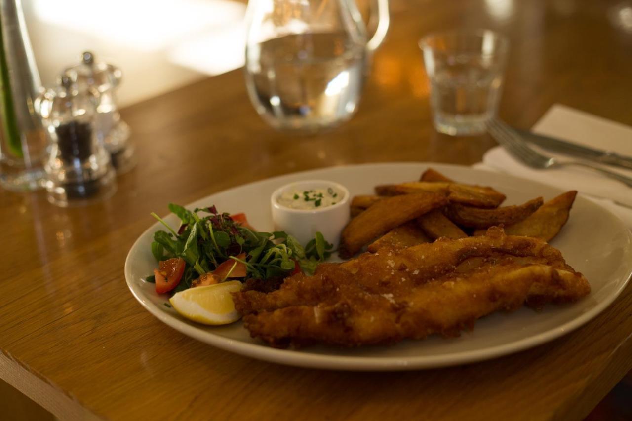 Collingwood Arms Hotel Cornhill on Tweed ภายนอก รูปภาพ