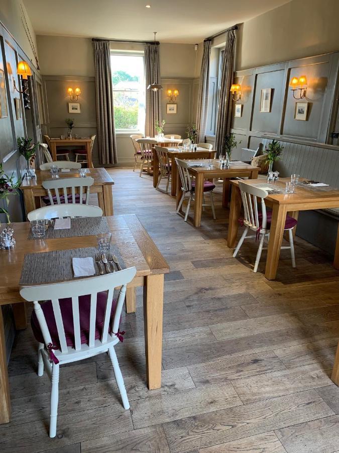 Collingwood Arms Hotel Cornhill on Tweed ภายนอก รูปภาพ